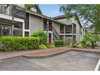 86 KINGSGATE Rd F105, Lake Oswego, OR 97035