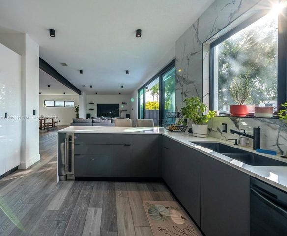 19600 NE 19th Ave, Miami, FL 33179