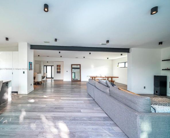 19600 NE 19th Ave, Miami, FL 33179