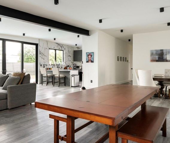 19600 NE 19th Ave, Miami, FL 33179