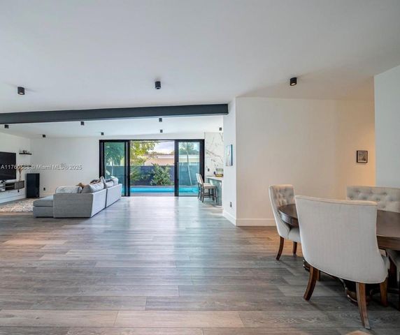 19600 NE 19th Ave, Miami, FL 33179