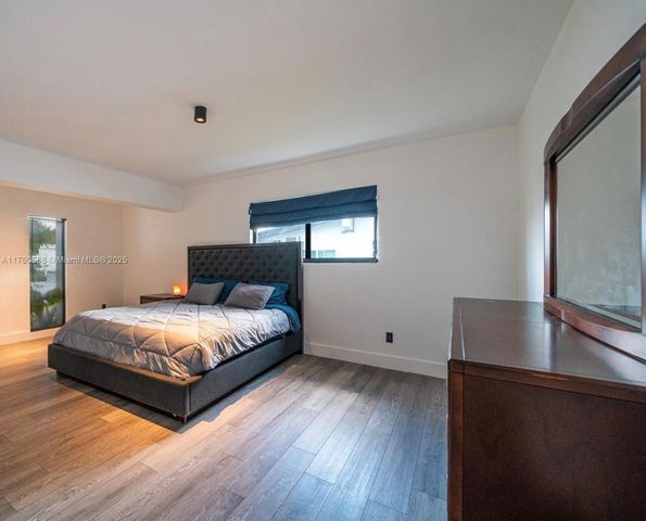 19600 NE 19th Ave, Miami, FL 33179