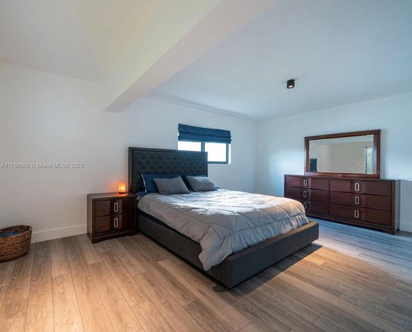 19600 NE 19th Ave, Miami, FL 33179