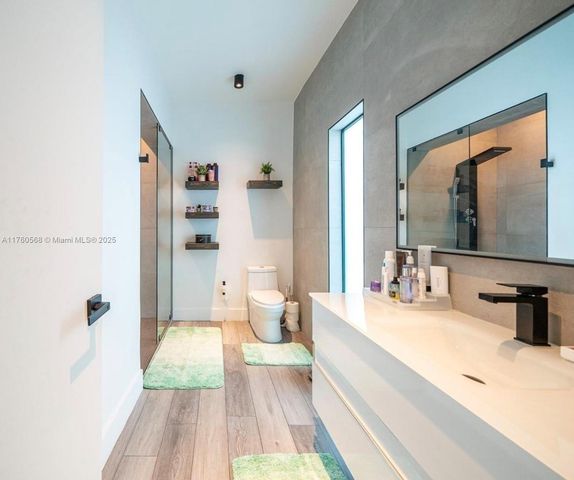 19600 NE 19th Ave, Miami, FL 33179