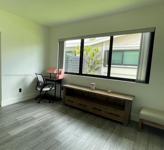 19600 NE 19th Ave, Miami, FL 33179