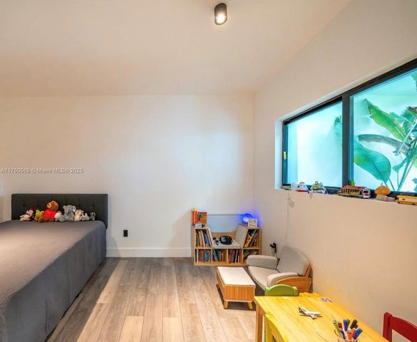 19600 NE 19th Ave, Miami, FL 33179