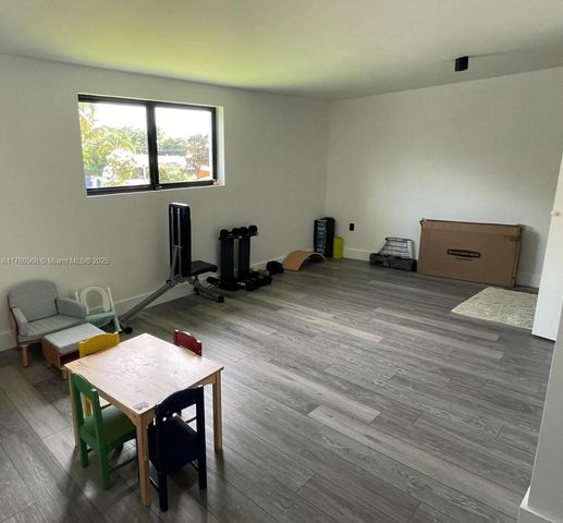 19600 NE 19th Ave, Miami, FL 33179