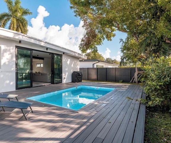 19600 NE 19th Ave, Miami, FL 33179