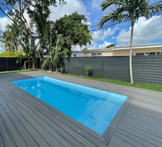 19600 NE 19th Ave, Miami, FL 33179