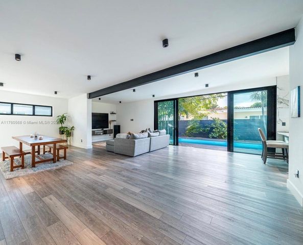 19600 NE 19th Ave, Miami, FL 33179