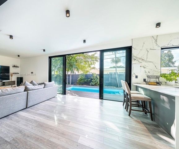 19600 NE 19th Ave, Miami, FL 33179