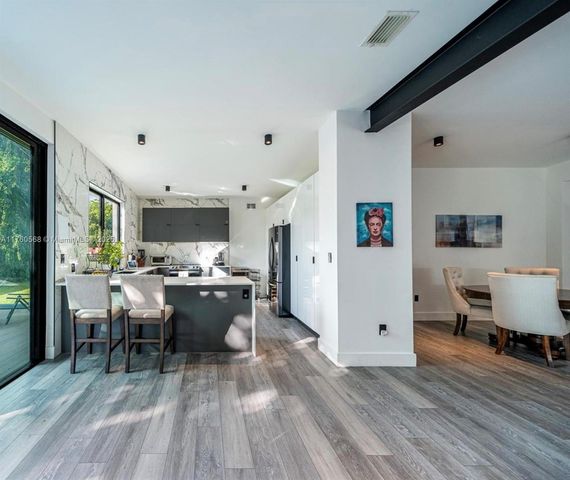 19600 NE 19th Ave, Miami, FL 33179