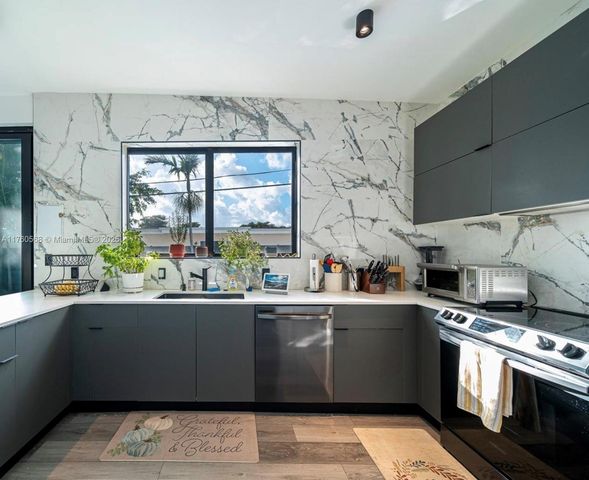 19600 NE 19th Ave, Miami, FL 33179