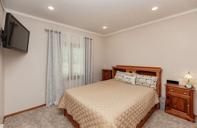 1957 W Jackson Street, Knoxville, IA 50138