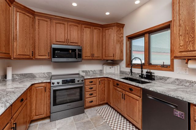 1957 W Jackson Street, Knoxville, IA 50138