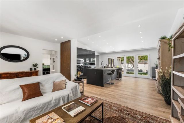 5910 Alonzo, Encino, CA 91316