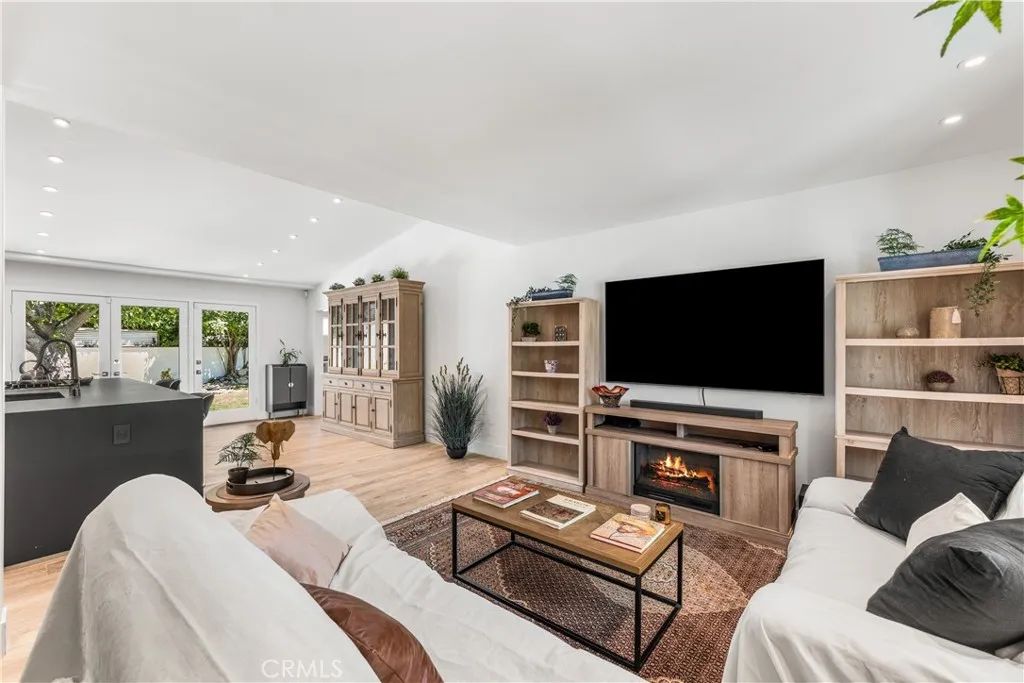 5910 Alonzo, Encino, CA 91316