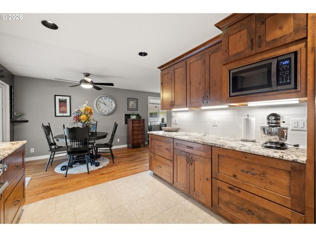 15822 Se ALPENGLADE Ct, Milwaukie, OR 97267