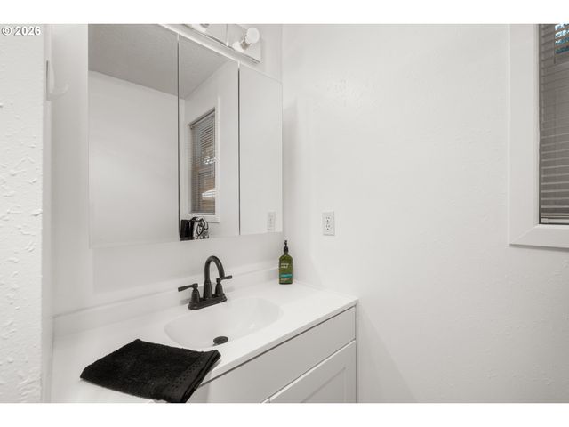 15822 Se ALPENGLADE Ct, Milwaukie, OR 97267