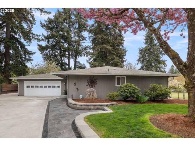15822 Se ALPENGLADE Ct, Milwaukie, OR 97267