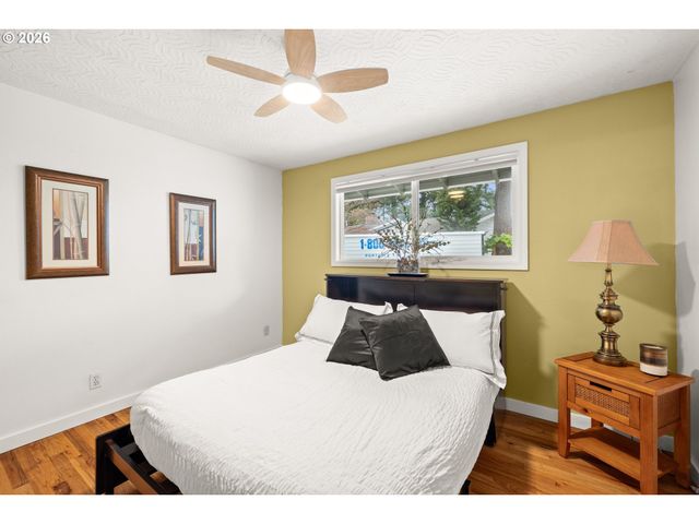 15822 Se ALPENGLADE Ct, Milwaukie, OR 97267