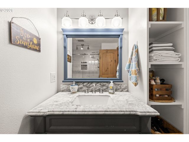 15822 Se ALPENGLADE Ct, Milwaukie, OR 97267