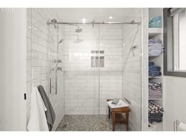 15822 Se ALPENGLADE Ct, Milwaukie, OR 97267