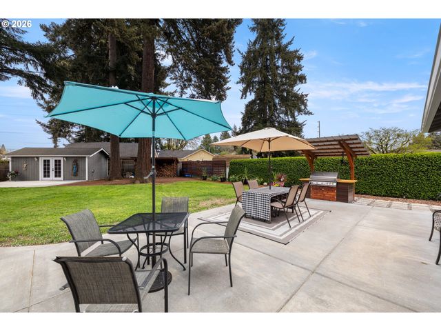 15822 Se ALPENGLADE Ct, Milwaukie, OR 97267