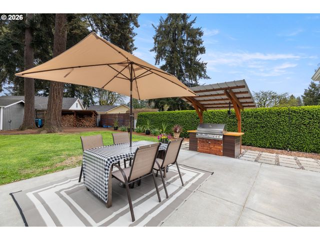 15822 Se ALPENGLADE Ct, Milwaukie, OR 97267