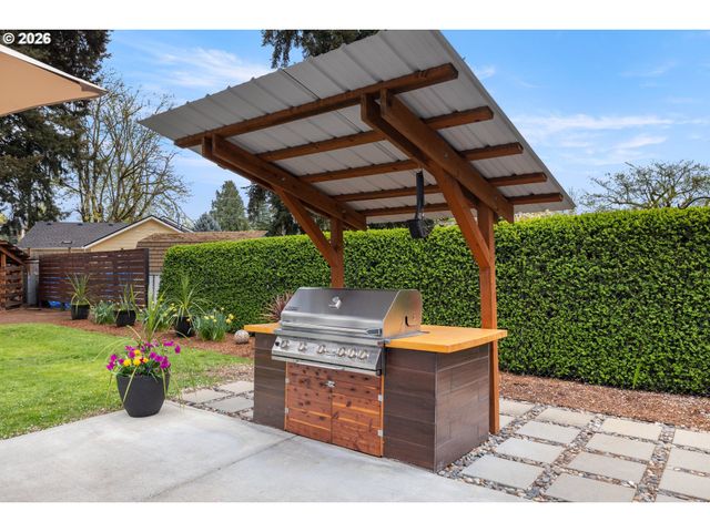 15822 Se ALPENGLADE Ct, Milwaukie, OR 97267