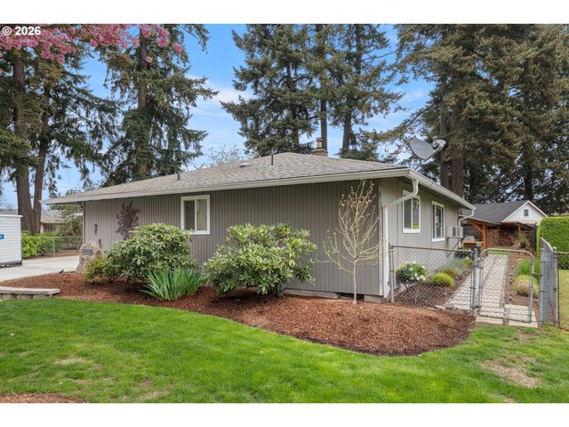 15822 Se ALPENGLADE Ct, Milwaukie, OR 97267