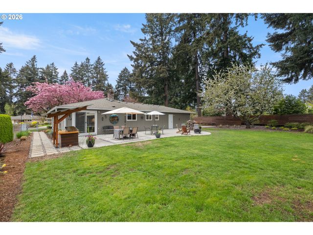 15822 Se ALPENGLADE Ct, Milwaukie, OR 97267