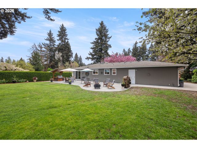 15822 Se ALPENGLADE Ct, Milwaukie, OR 97267