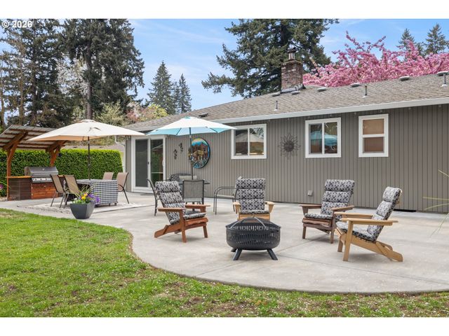 15822 Se ALPENGLADE Ct, Milwaukie, OR 97267