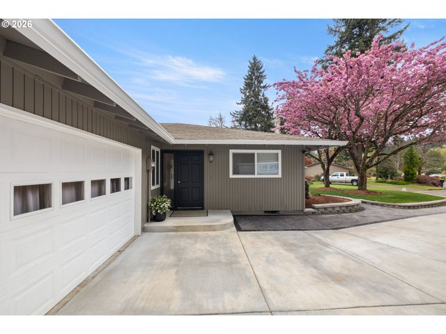 15822 Se ALPENGLADE Ct, Milwaukie, OR 97267