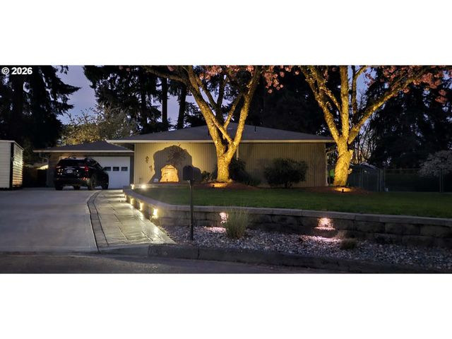 15822 Se ALPENGLADE Ct, Milwaukie, OR 97267