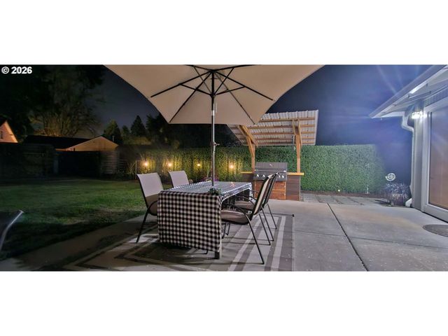 15822 Se ALPENGLADE Ct, Milwaukie, OR 97267