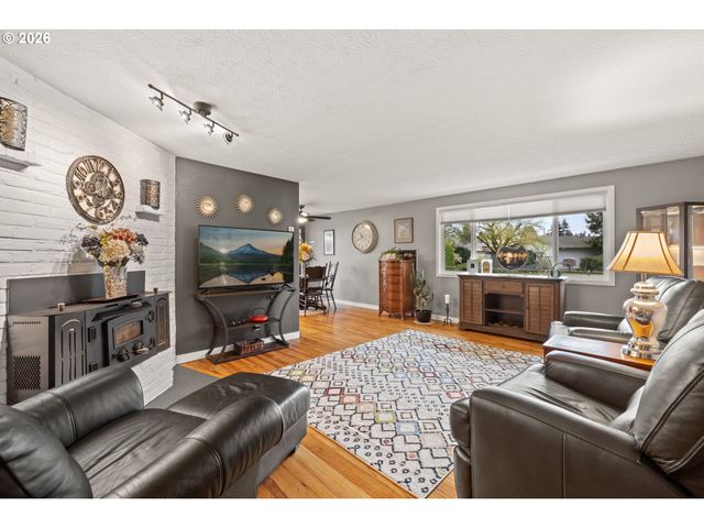 15822 Se ALPENGLADE Ct, Milwaukie, OR 97267