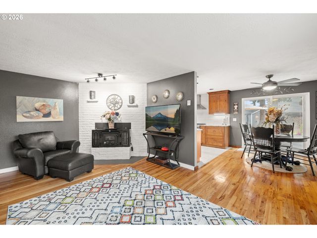 15822 Se ALPENGLADE Ct, Milwaukie, OR 97267