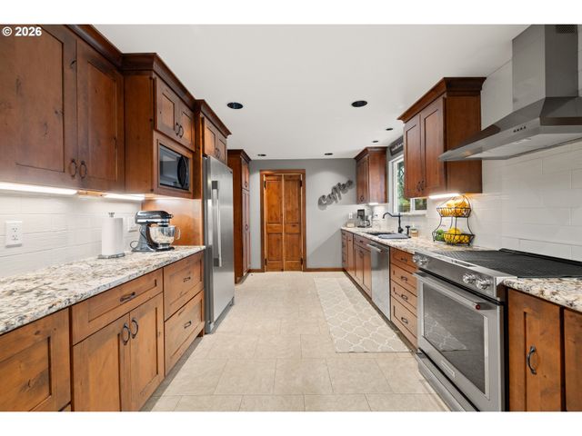 15822 Se ALPENGLADE Ct, Milwaukie, OR 97267