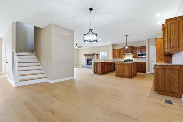 1219 WAR EAGLE, Alexander, AR 72002