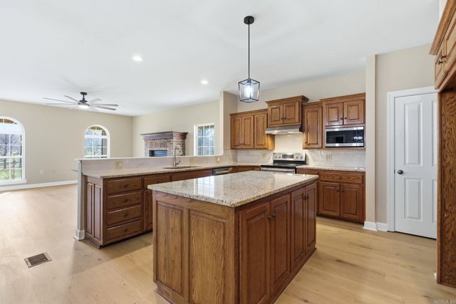 1219 WAR EAGLE, Alexander, AR 72002