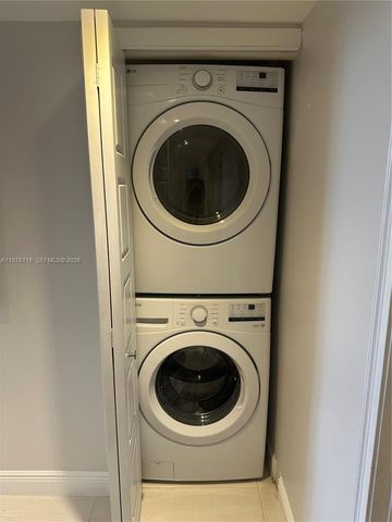 1000 Quayside Ter 905, Miami, FL 33138