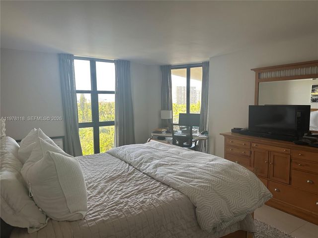 1000 Quayside Ter 905, Miami, FL 33138