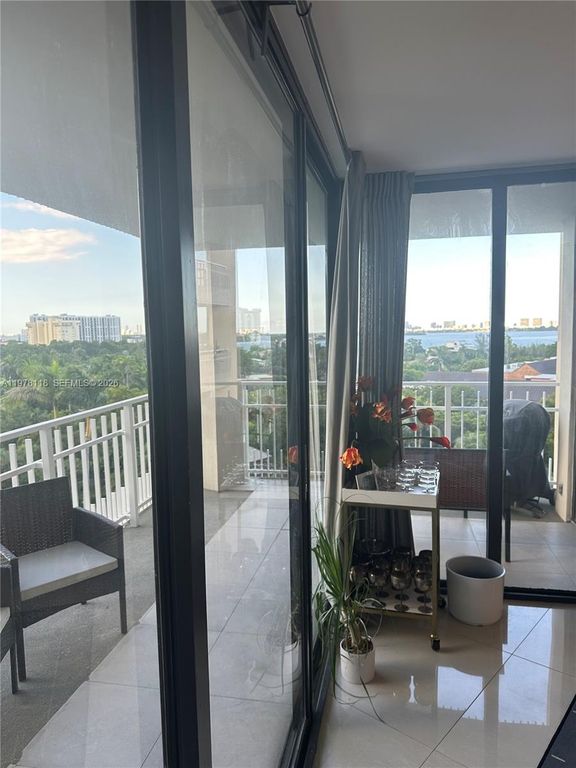 1000 Quayside Ter 905, Miami, FL 33138