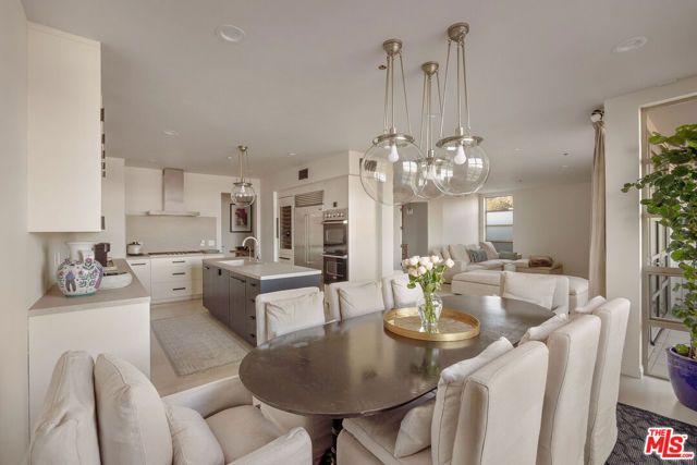 870 Haverford Avenue 303, Pacific Palisades (los Angeles), CA 90272