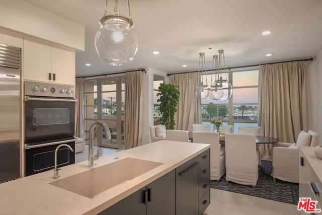870 Haverford Avenue 303, Pacific Palisades (los Angeles), CA 90272