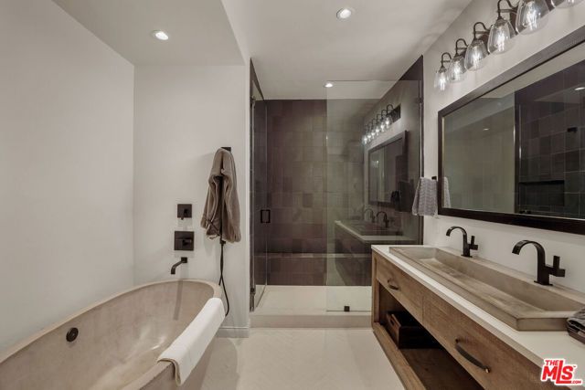 870 Haverford Avenue 303, Pacific Palisades (los Angeles), CA 90272