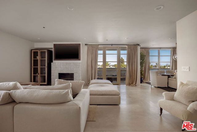 870 Haverford Avenue 303, Pacific Palisades (los Angeles), CA 90272