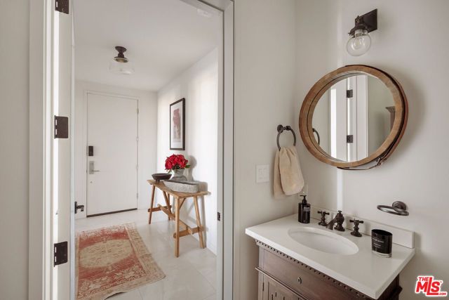 870 Haverford Avenue 303, Pacific Palisades (los Angeles), CA 90272